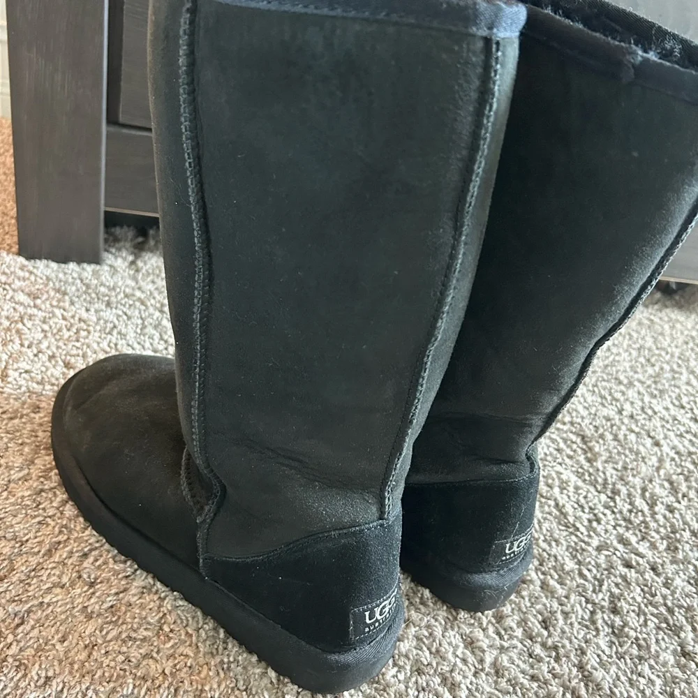 Black tall uggs - Picture 3 of 3